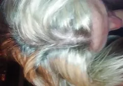 Eine junge, attraktive Blondine kommt zu einem alten, verlassenen Friedhof, wo er in der Nähe der alten deutsche frauensexfilme Gräber einen kleinen Rock hochhebt und ihre feuchte Muschi süß zerquetscht