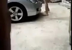 Bärtiger behaarte fickfilme Kerl versohlt ein junges Baby und fickt sie in anal