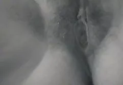 Die Lippen der Schönheit versuchen, das Mitglied angenehm zu machen, denn genau dieses Instrument wird sehr bald in die hübsche Muschi eindringen und viel schwangere pornofilme Freude bereiten