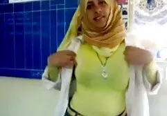 Die sexy Blondine mit dem dicken Arsch gab kostenlose französische sexfilme sich einem schwarzen gutaussehenden Mann auf der Treppe hin