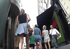 Der Kerl hatte einen erotischen Traum, als er aufwachte, hd sexfilme gratis wurde ihm klar, dass er ficken wollte, sich anzog, er ging zu seiner Freundin, aber sie war nicht zu Hause, aber ihre jüngere Schwester war es