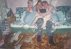 Der Typ riss die Blondine in die Muschi und zwang kostenlos pornos gucken sie, einen Schwanz zu lutschen