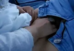 Russische Blondine thaisexfilme in grünen Shorts