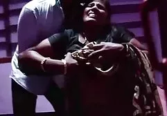 Heiße Männer mit ebony sexfilme schwarzen Schwänzen hart ficken dünne Blondine in den Mund