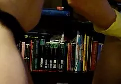 Bärtiger Kerl fickt ein vollbusiges sexy free vintage sexfilm Küken in engen Anal