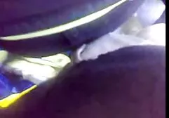 Eine reife Prostituierte, die ein junges Paar ausbildet, bringt einer jungen Hündin bei, wie man den Schwanz ihres Mannes richtig masturbiert und ihn kostenlose sex filme gucken dann lutscht