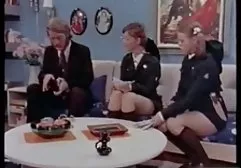 Die Schlampe spreizte ihre köstlichen Beine, schaltete die Kamera ein und begann, an freie fickfilme ihrer Muschi zu ziehen, bis sie mit Gewalt fertig wurde, die Kamera sprühte und das ganze Bett überflutete