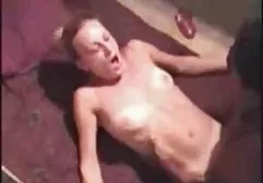 Brünette streichelt ihre sex filme um sonst Muschi mit den Fingern und einem Spielzeug
