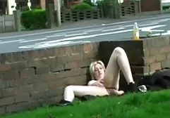 Nettes Mädchen in Netzstrümpfen sexfilm tante
