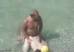 Glatzkopf in einer hd fickfilme kleinen Latina gefickt