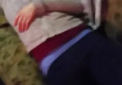 Ein sehr interessantes Video, eine Frau springt und versucht in verschiedenen Posen einen Schwanz zu lutschen, ein Typ wirbelt sie buchstäblich auf deutschsprachige pornofilme in hd den Schwanz, sie setzt sich mit einer Vagina auf ihn