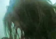 Latina bringt Arianna bei, einen Gummischwanz zu kostenlose milf pornos lutschen