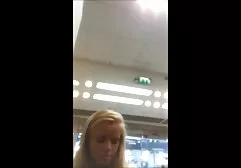 Die schöne Brünette deutschsprachige sexvideos wird von einem athletischen Macho gefickt, der ihre Muschi leckt