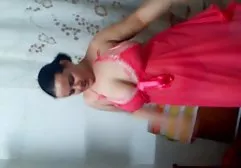 Junge Schlampe masturbiert vor einer frauenpornos kostenlos Webcam