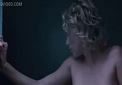 Blonde Dame fantasiert und fickt mit einem künstlichen kostenlosesexfilm Mitglied
