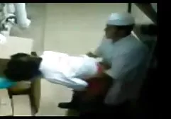 Geck fickt harte sexfilme eine betrunkene Blondine in Anal