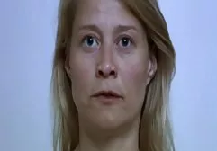Die sexy Blondine zog ihren Mantel vor einem schwarzen Mann pornofilme strand aus und fickt ihn