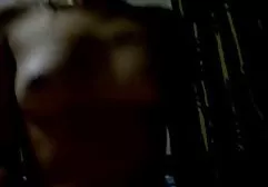 Glatzkopf im gratis harte pornos Freien fickt zwei sexy Babes beim Analsex