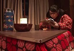 Coole Schlampe in Strümpfen lutscht hamstersexfilme Schwanz